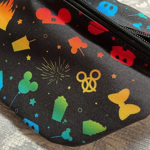 NWOT- 🌈 Disney Theme Parks Fanny Pack/ Shoulder Bag - Picture 15 of 16